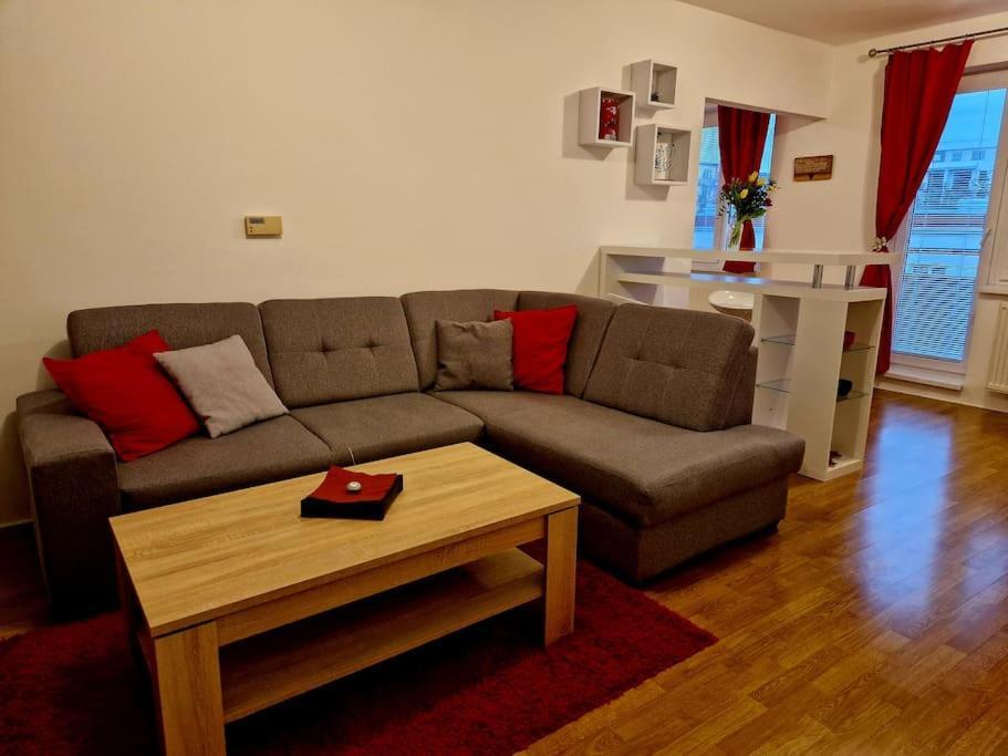 Slnecny Byt V Blizkosti Historickeho Centra Trenčín Екстериор снимка